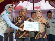 YBM PLN dan Komisaris PLN Bantu Warga dan Pesantren Korban Banjir 