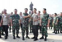  Panglima TNI Marsekal TNI Dr. (H.C.) Hadi Tjahjanto, S.I.P. 