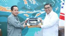 Wakil Ketua Umum Kadin Bidang Kelautan dan Perikanan Yugi Prayanto bersama Kepala Badan Kabakamla RI, Laksdya TNI Aan Kurnia