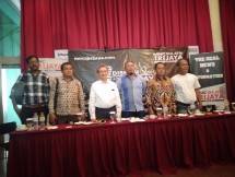 Pengacara Nurhadi baju putih sayangkan stastus buron kliennya