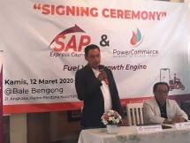 Presiden Direktur SAPX, Budiyanto Darmastono, sedang memberikan penjelasan mengenai kerja sama perseroan dengan PowerCommerce. (Foto: Abraham Sihombing)