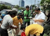 Ojol, Sopir dan Pekerja Harian Susah Karena Corona, Dapoer Kasih Berikan Bantuan Pangan