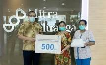 Zurich Indonesia mendonasikan sejumlah masker N95 dan APD kepada RS Mitra Kemayoran