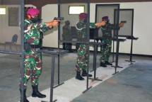 Asah Ketrampilan, Staf Intel dan Provos Yonif 5 Marinir Lakanakan Menembak Pistol 