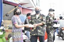 Penyerahan Masker untuk Masyarakat