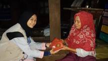Bingkisan untuk Pengajar Qur&rsquo;an yang Tinggal di Rumah Tuanya