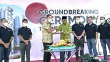 Gita Wirjawan, Founder The MAJ Group (urutan kelima dari kiri) bersama Jajaran direksi The MAJ Residences Bekasi saat acara groundbreaking ceremony apartemen The MAJ Residences Bekasi.