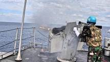 KRI Sultan Hasanuddin Latihan Penembakan Meriam Exercise Meriam 76