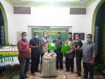 Rayakan Harlah NU, NU Garut Berkolaborasi dengan INDONESIA RESPON serta OK OCE Peduli Gelar Aksi Sosial Bagikan APD Untuk Para Kiyai Kampung Untuk Cegah Resiko Terpapar 