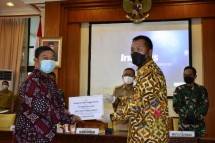 Ahli Waris Penumpang SJ -182 Terima Santunan dari Dirut Sriwijaya Air