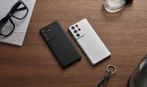 Samsung Galaxy S21 Ultra 5G berwarna hitam dan silver yang memiliki kemampuan luar biasa untuk membuat konten foto epic dan video epic. (Foto: Humas PT Samsung Electronics Indonesia)