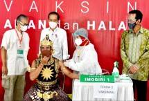 Presiden Jokowi memantau langsung jalannya vaksinasi seniman dan budayawan di Yogjakarta