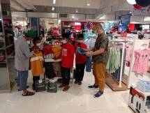CSR StartUp Kita Export Mengajak 130 Anak Yatim Berbelanja Pakaian di Mall 