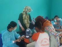 Masyarakat Muara Gembong Bekasi Peroleh Pengobatan Gratis dari Siloam Hospitals Lippo Cikarang