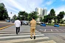 Sulap Trotoar Jalan Salemba Raya, Anies Tuai Pujian Netizen: Makin Keren Jakarta! TOP Pak...