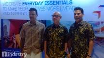 Jun de Dios, Presiden Direktur PT ICI Paints Indonesia (tengah) - (Hariyanto/ INDUSTRY.com)