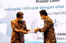 Menteri Agraria dan Tata Ruang/Badan Pertanahan Nasional, Sofyan Djalil bersama Direktur Utama PLN, Zulkifli Zaini 