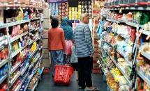 Masyarakat belanja di super market