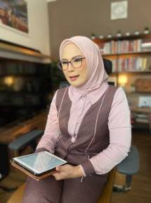 Perancang Busana Nina Nugroho
