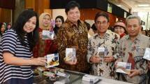 Menteri Perindustrian Airlangga Hartarto didampingi Dirjen Industri Agro Kemenperin Panggah Susanto, Direktur Industri Makanan, Hasil Laut, Perikanan Abdul Rochim, Sesditjen Industri Agro Enny Ratnaningtyas serta Managing Director PT. Global Food Rit