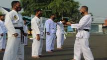 Prajurit Batalyon Marinir Pertahanan Pangkalan Berlatih Karate