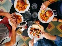 Ingin Hidup Sehat? Ini 4 Cara Jitu Berhenti Makan Junk Food