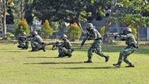  Prajurit Yonif 5 Marinir Laksanakan Latihan Mobile Udara