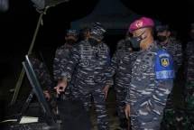 KASAL Laksanana Yudo Bersama Dankormar Mayjen (Mar) Suhartono Tinjau Latihan Pasukan Khusus Gabungan TNI AL