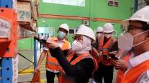 Direktur Utama PT Perusahaan Perdagangan Indonesia (Persero) / PPI, Nina Sulistyowati, mengunjungi gudang modern dan depo container milik PT Bhanda Ghara Reksa (Persero) / BGR di Palembang pada (11/09/2021). 