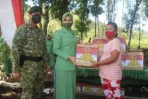 Yonif Raider 509 Kostrad Ziarah Tabur Bunga dan Berbagi Sembako ke Warga Terkait HUT ke 74