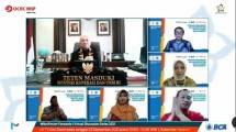 Menteri Koperasi dan UKM Teten Masduki dan para pembicara webinar