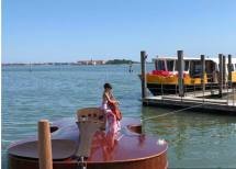 Noah's Violin, Kapal Biola Raksasa yang Berlayar di Kanal Venesia, Italia (Dok: Galeri Livio De Marchi FB)