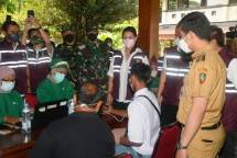 Pangkogabwilhan II Marsdya TNI Imran Baidirus Tinjau Serbuan Vaksinasi Massal Di Solo 