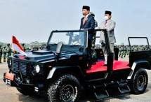Jokowi Ajak Prabowo Naik Jip Cek Pasukan Komcad, Warganet:&nbsp;Itu di Belakang Pakde Wowo Yaa, Cucok... 