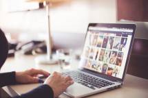 Ilustrasi Berinternet (Ist)