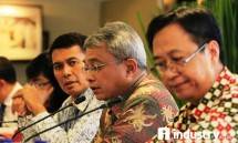 Direktur PT BNI Tbk Rico Rizal Budidarmo (tengah), Direktur Anggoro Eko Cahyo (dari kiri), Direktur Adi Sulisyowati, Direktur Panji Irawan, dan Direktur Putrama Wahju Setiawan (Foto Rizki Meirino)