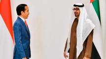 Presiden Jokowi saat menemui Putra Mahkota Abu Dhabi Sheikh Mohamed bin Zayed Al Nahyan, di Istana Al-Shatie