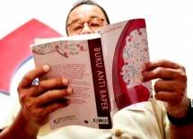 Gubernur Anies Buku Anti Baper