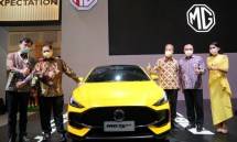 Menko Perekonomian Airlangga Dan Menperin Agus Gumiwang di MG GIIAS 2021