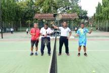 Dankormar Mayjen Mar Suhartono dan PJU Kormar Olah Raga Tenis Lapangan 