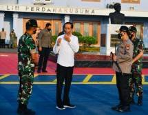 Presiden Jokowi Serahkan Bantuan PKL Hingga Resmikan Bendungan