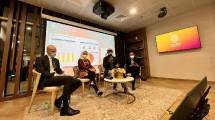 Deputy Executive Vice President CX & Digitization Telkom Sri Safitri (kedua dari kiri), Direktur Utama Melon Indonesia Dedi Suherman (kedua dari kanan), dan Deputy Executive Vice President Digital Business Builder Telkom Komang Budi Aryasa (paling kanan) 