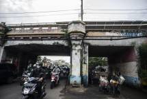 Jembatan KA Matraman (Foto: ANTARA FOTO/Aprillio Akbar) 
