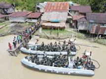 Prajurit Marinir Jangkau Suku Pedalaman Kabupaten Asmat Papua
