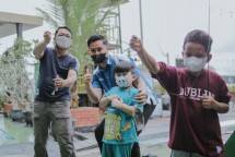 Memancing Ikan di Kolam , Aktivitas Impian Anak Mirza Saat Liburan