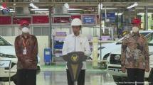 Presiden Jokowi bersama Menperin Agus Gumiwang Kartasasmita saat melepas ekspor perdana produk Toyota ke Australia