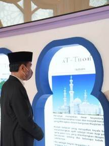 Resmikan Masjid At-Thohir, Presiden Jokowi : Manfaatkan untuk Tingkatkan Wawasan Keislaman