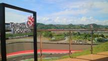 Selain menyediakan layanan internet berkelas dunia di lokasi sirkuit, IndiHome bersama Telkomsel juga menyiapkan exclusive lounge Bale TelkomGroup di Bukit 360 Sirkuit Mandalika.
