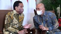 Presiden Joko Widodo (Jokowi) bersama MenKopUKM Teten Masduki 