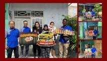 Puji Cahyaningtyas, pemenang hadiah satu unit mobil Brio Satya pada program Gebyar Maximal BonCabe pada periode 1 September 2021 - 28 Februari 2022 berfoto bersama di depan rumahnya. (Foto: Humas PT Kobe Boga Utama)
